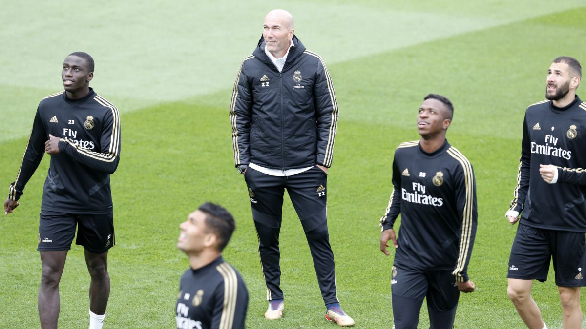 Zidane está ‘atrapado’ entre Benzema y Vinicius