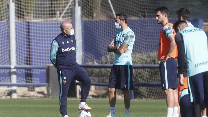 Morales comanda la convocatoria frente al Granada