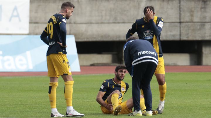 Salva Ruiz, en el momento de lesionarse ante el Compostela.