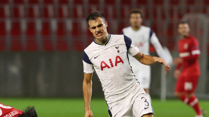 Reguilón: "They've made golf holes for Bale at the training ground"