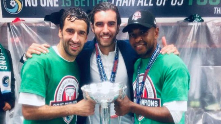 John Neeskens Cosmos Prat Segunda B Raúl