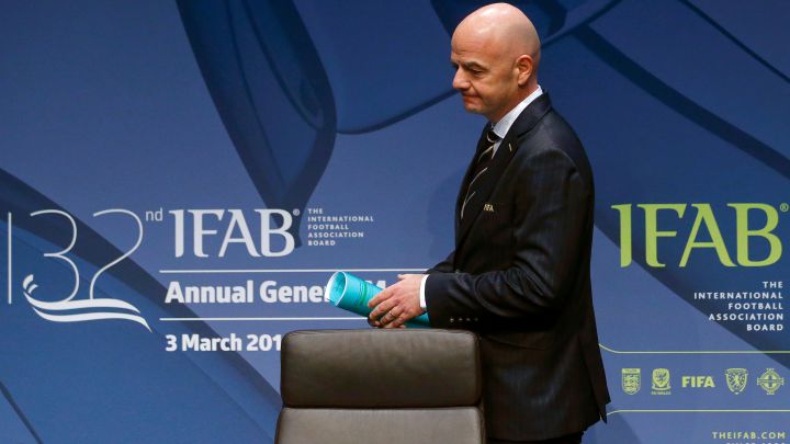 La IFAB revisará la regla de las manos