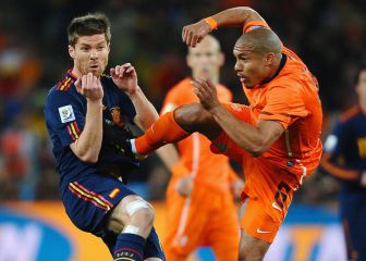 Qué fue de Nigel de Jong, el holandés que le dio la patada en el pecho a Xabi Alonso