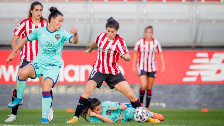 Jugadoras durante el duelo entre el Levante y el Athletic.