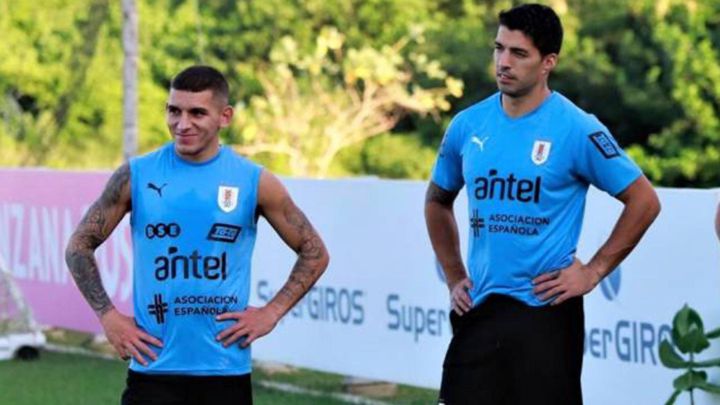 Torreira y Luis Suárez, del Atlético, con Uruguay.