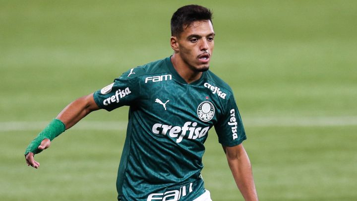 El brasileño Gabriel Menino, en un partido con el Palmeiras.