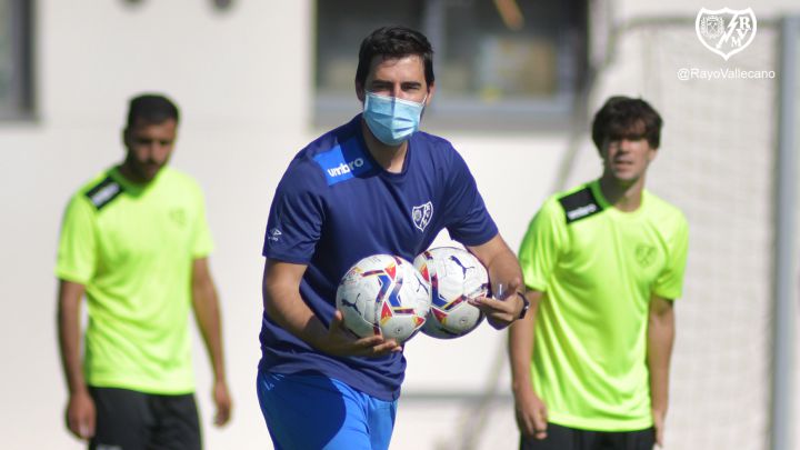 Iraola, durante un entrenamiento con el Rayo.