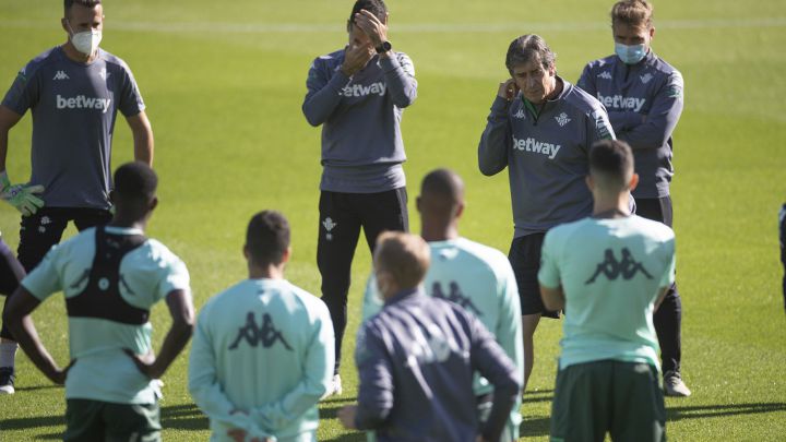¿Sidnei o Víctor Ruiz? El Betis busca un central para Bilbao