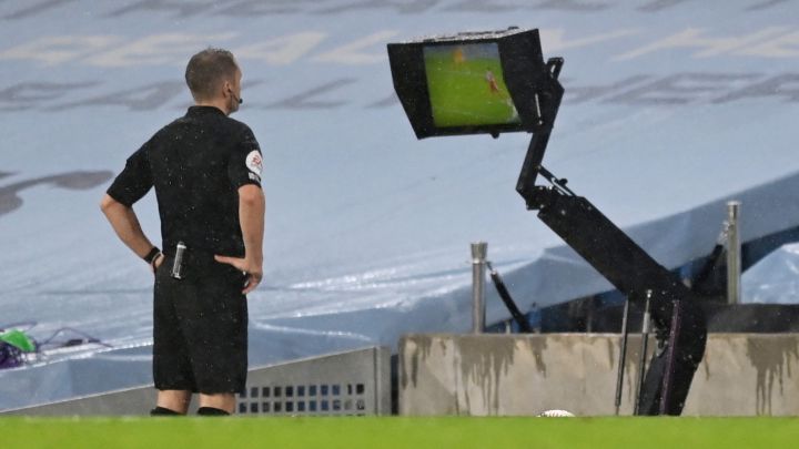 La FIFA avanza en el concepto 'VAR simplificado'