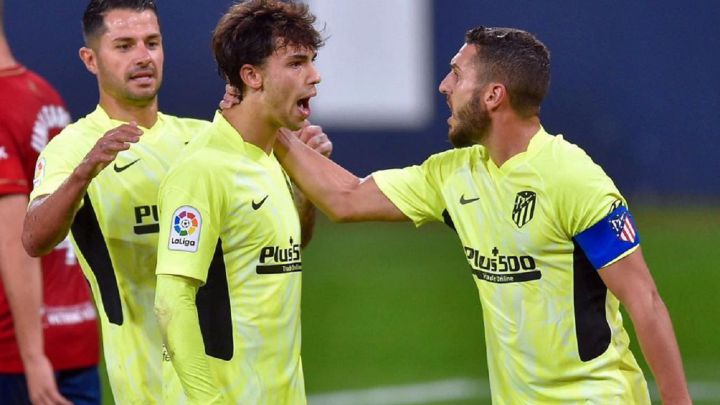 João Félix y Koke celebran un gol.