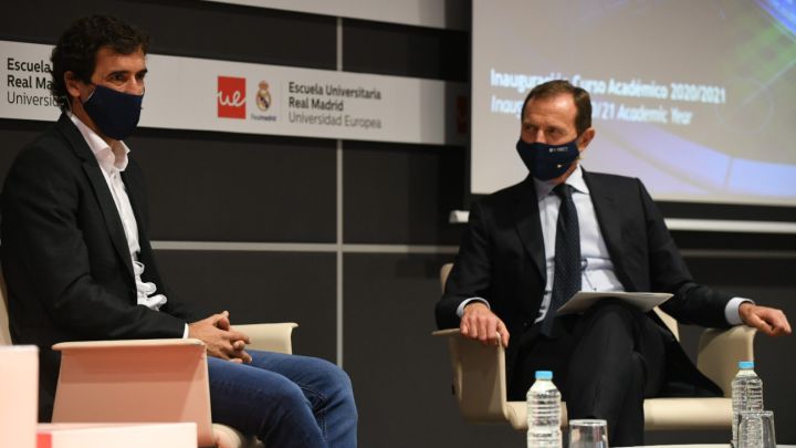 Raúl y Butragueño dialogaron sobre los valores del Madrid.