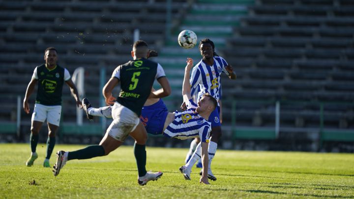 Toni Martínez se estrena como goleador con el Oporto a lo grande: golazo de chilena