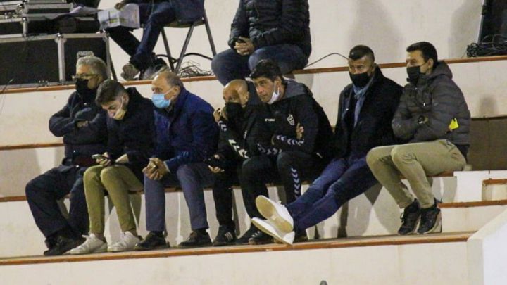 Almirón sigue de cerca la evolución de sus 'cachorros'