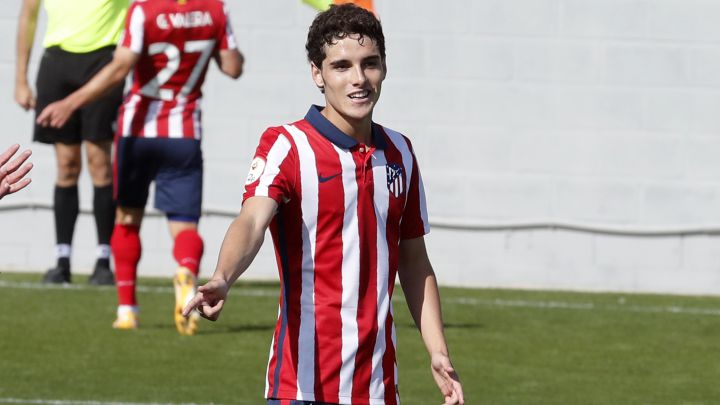 Sergio Camello con el Atleti B.