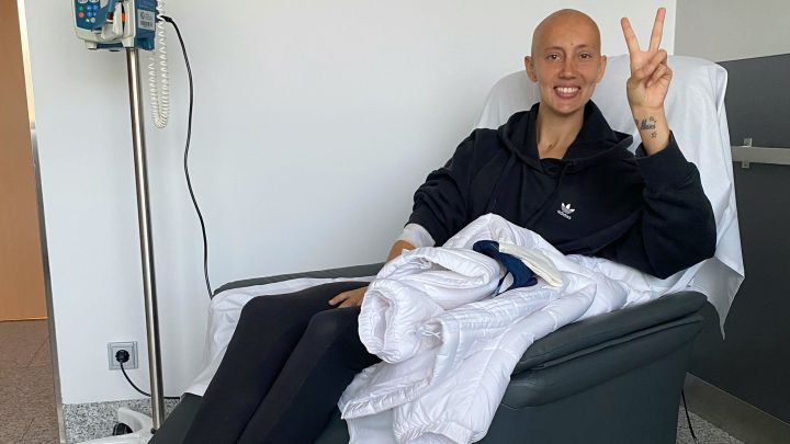 Virginia Torrecilla, jugadora del Atlético, durante una de las sesiones de quimio.