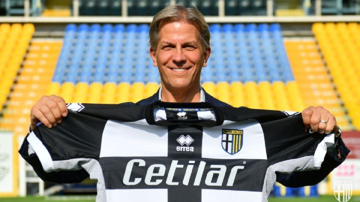 El presidente del Parma da lecciones de cómo debe jugar el equipo... ¡En Twitter!