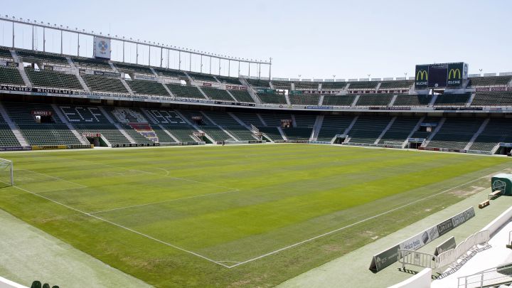 El Elche volverá a pisar el césped del estadio tres semanas después