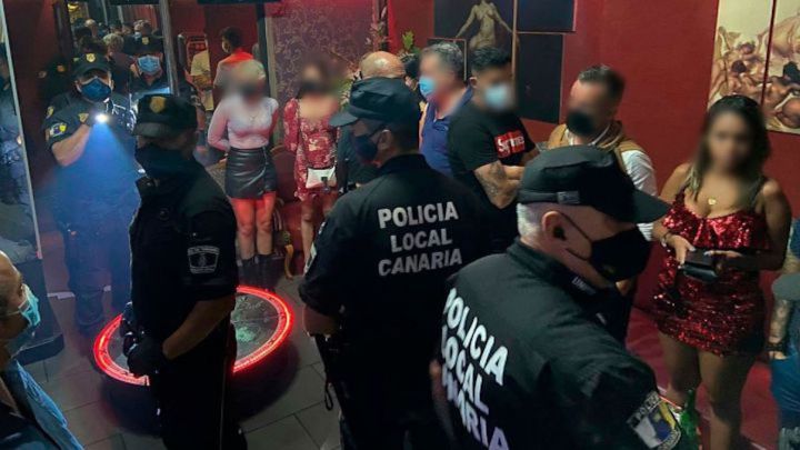 El Tenerife suspende provisionalmente de empleo a Alberto Jiménez y Javi Alonso