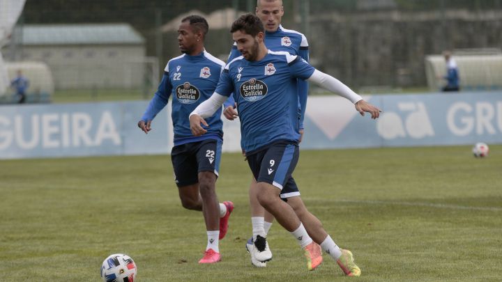 Rui Costa y Diego Rolan en el entrenamiento del Deportivo