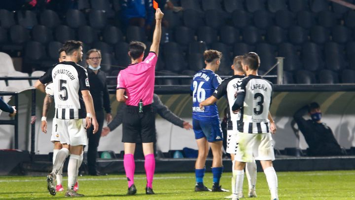 El Alcorcón suma cuatro jornadas consecutivas con al menos un jugador expulsado