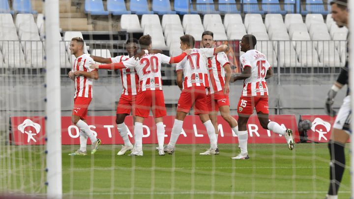 El Almería se abona al último minuto del examen