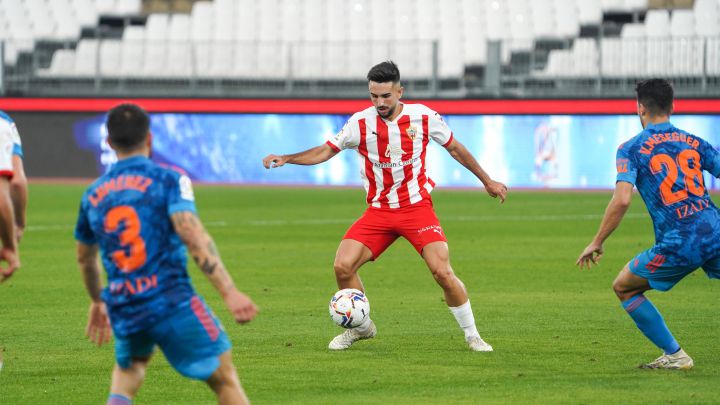 Sigue en vivo y en directo el Almería – Tenerife, partido de la jornada 14 de LaLiga Smartbank que se disputa hoy, 26 de noviembre, en los Juegos Mediterráneos a partir de las 21:30 horas.