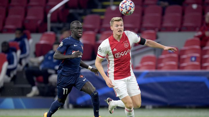 El Liverpool presenta oferta por Schuurs, el 'nuevo' De Ligt