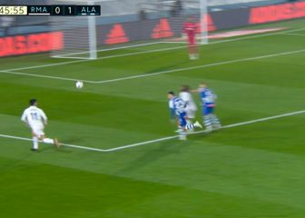El penalti no pitado a Marcelo: Al suelo tras agarrarlo del pelo