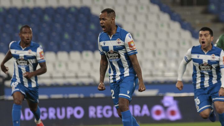 Diego Rolan, celebrando el gol que le dio la victoria al Deportivo.