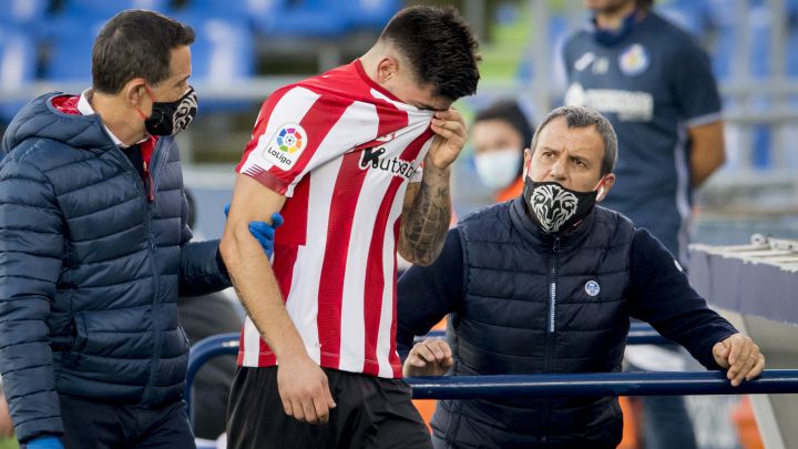 Capa se fue por un golpe y Berchiche por un mareo
