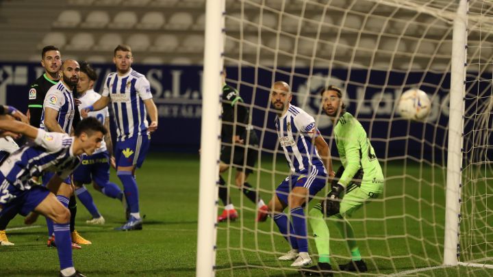 La Ponferradina se lleva un partido trepidante