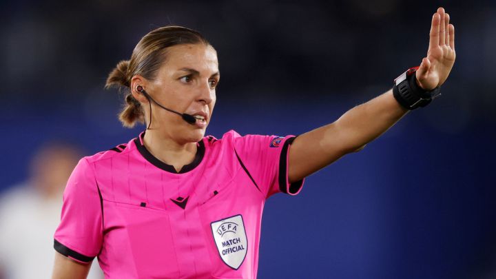 Stéphanie Frappart, la árbitra que rompe el techo de cristal en el fútbol masculino