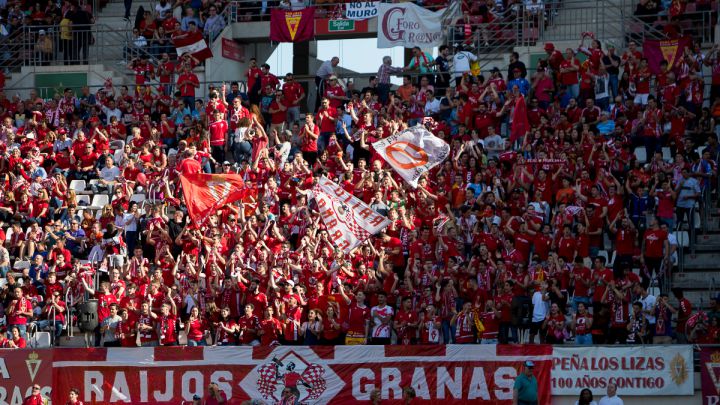 Los aficionados de la Región vuelven a los estadios