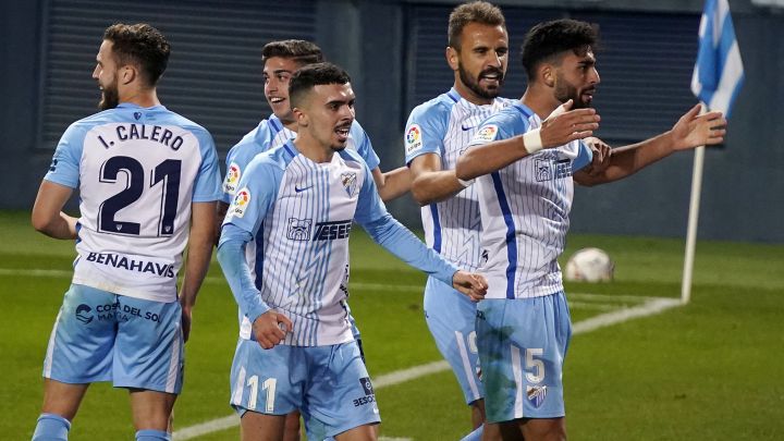 Juande, del Málaga, celebra uno de sus tantos junto a varios compañeros.