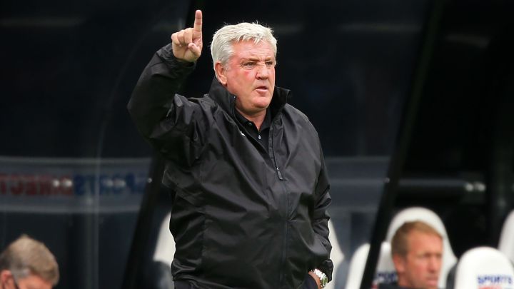 Steve Bruce, técnico del Newcastle.