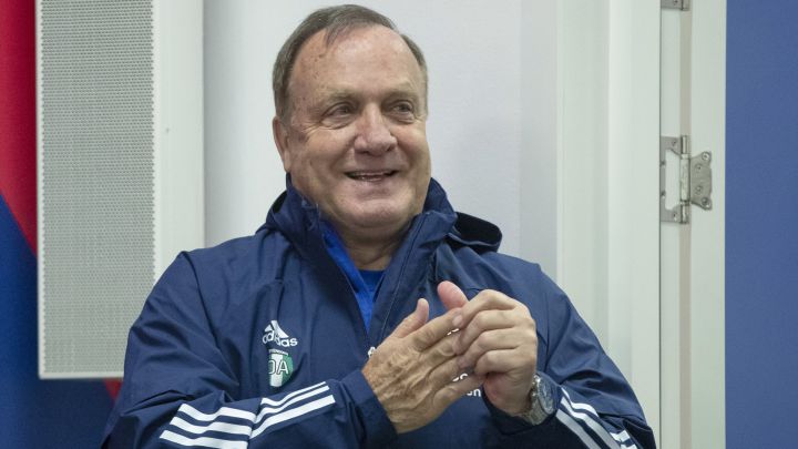 Advocaat anuncia su retirada