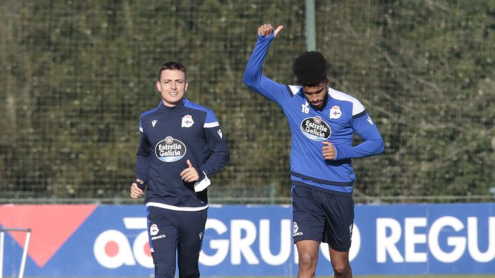 Derik Osede entrenando con el Deportivo