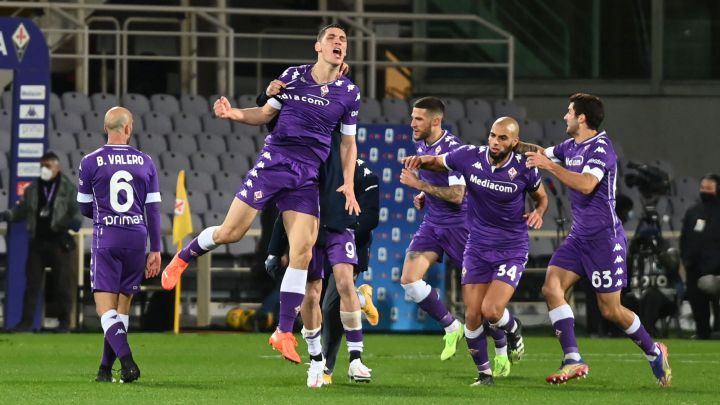 Milenkovic alivia a la Fiorentina en el minuto 98