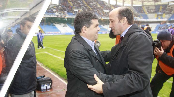 Onésimo y Lotina se saluda antes del Deportivo - Valladolid
