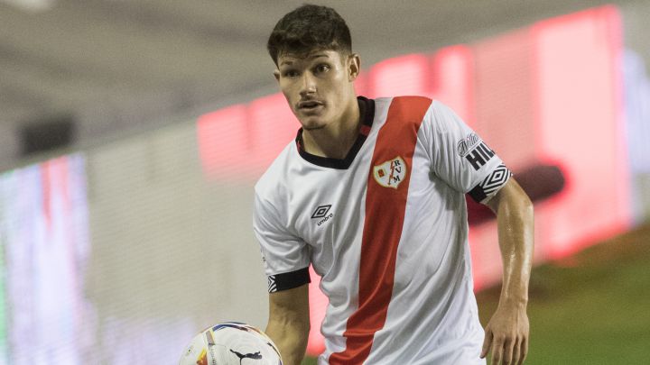 Fran García, en un partido con el Rayo.