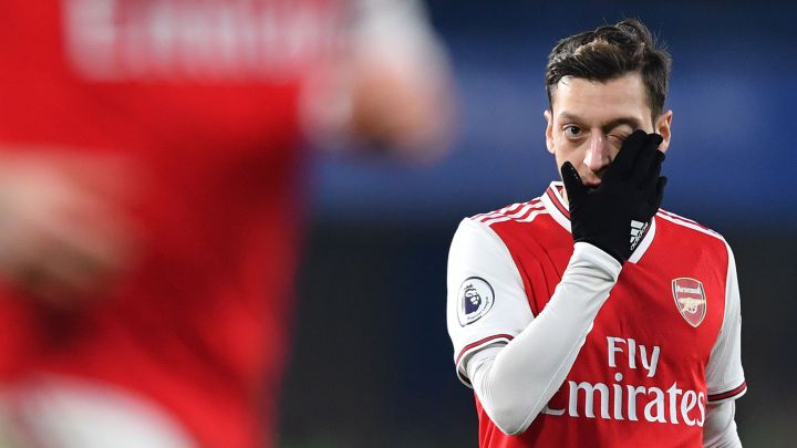Arsène Wenger da lecciones a Arteta de cómo tratar a Özil
