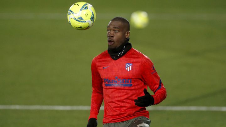Kondogbia en el calentamiento contra el Real Madrid.