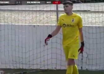 Racing youth keeper's bizarre but effective penalty ploy