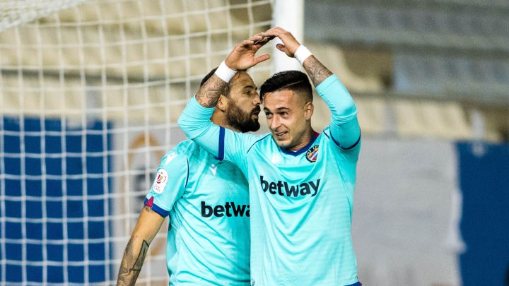 Festín granota para acabar con el sueño copero del Racing Murcia