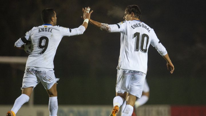 Ángel y Unal celebran un gol