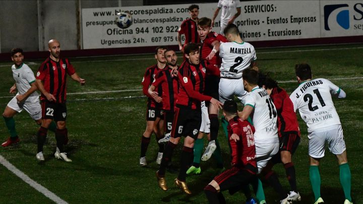 El Racing sacó la casta y el juego cuando se quedó con diez