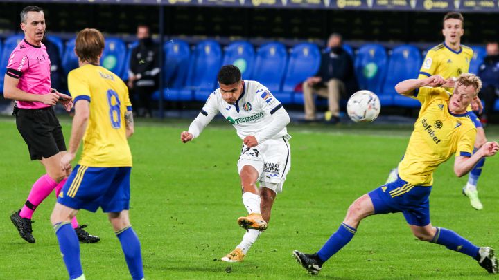 Sigue el partido entre Cádiz vs Getafe en directo, partido de la jornada 14 de LaLiga Santander que se juega a las 18:30 horas en el Carranza.
