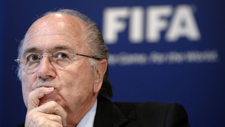 La FIFA denuncia a Blatter por "presunta mala gestión delictiva"