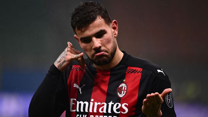 Un fenomenal Theo mantiene al Milan en la cima