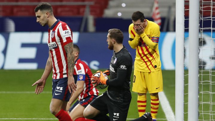 Oblak, sobre Messi: "Él mira la pelota, pero lo ve todo"